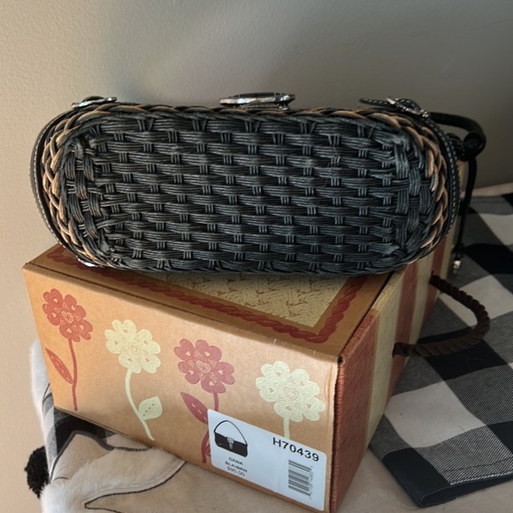 Vintage Brighton Straw Handbag. some tarnish on buckles In good condition - Picture 4 of 9